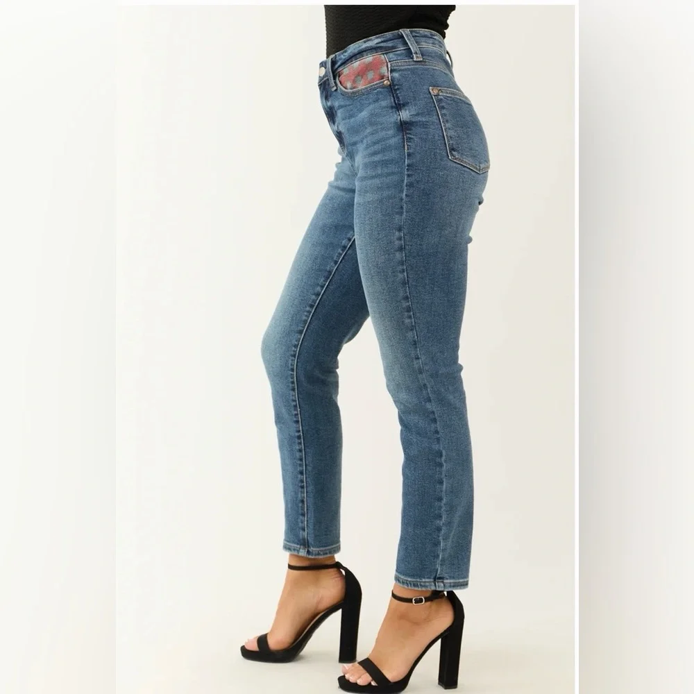 Judy Blue High Rise Blue Jeans with Patterned Pockets - Picture 8 of 9
